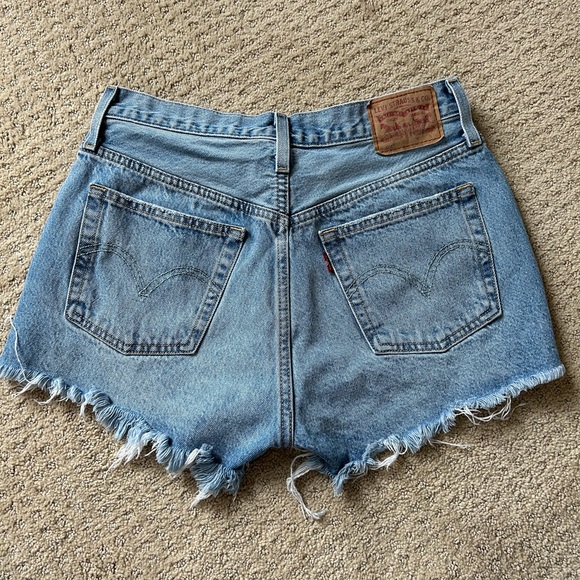 Levi’s 501 Button Fly Mid Rise Distressed Frayed Hem Jean Shorts - Size 28 - Picture 3 of 5